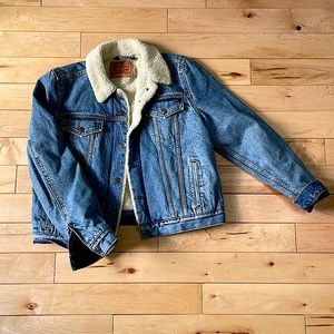 Womens Large Levi’s jean jacket